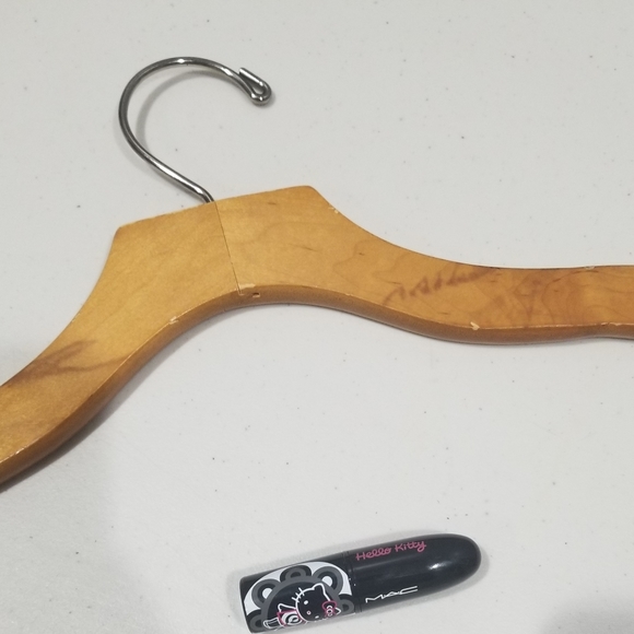 MAC  Hello Kitty Collection Big Bow Lipstick - Picture 3 of 5